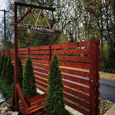 Odmaraliste Kod Mice 4 * Krusar